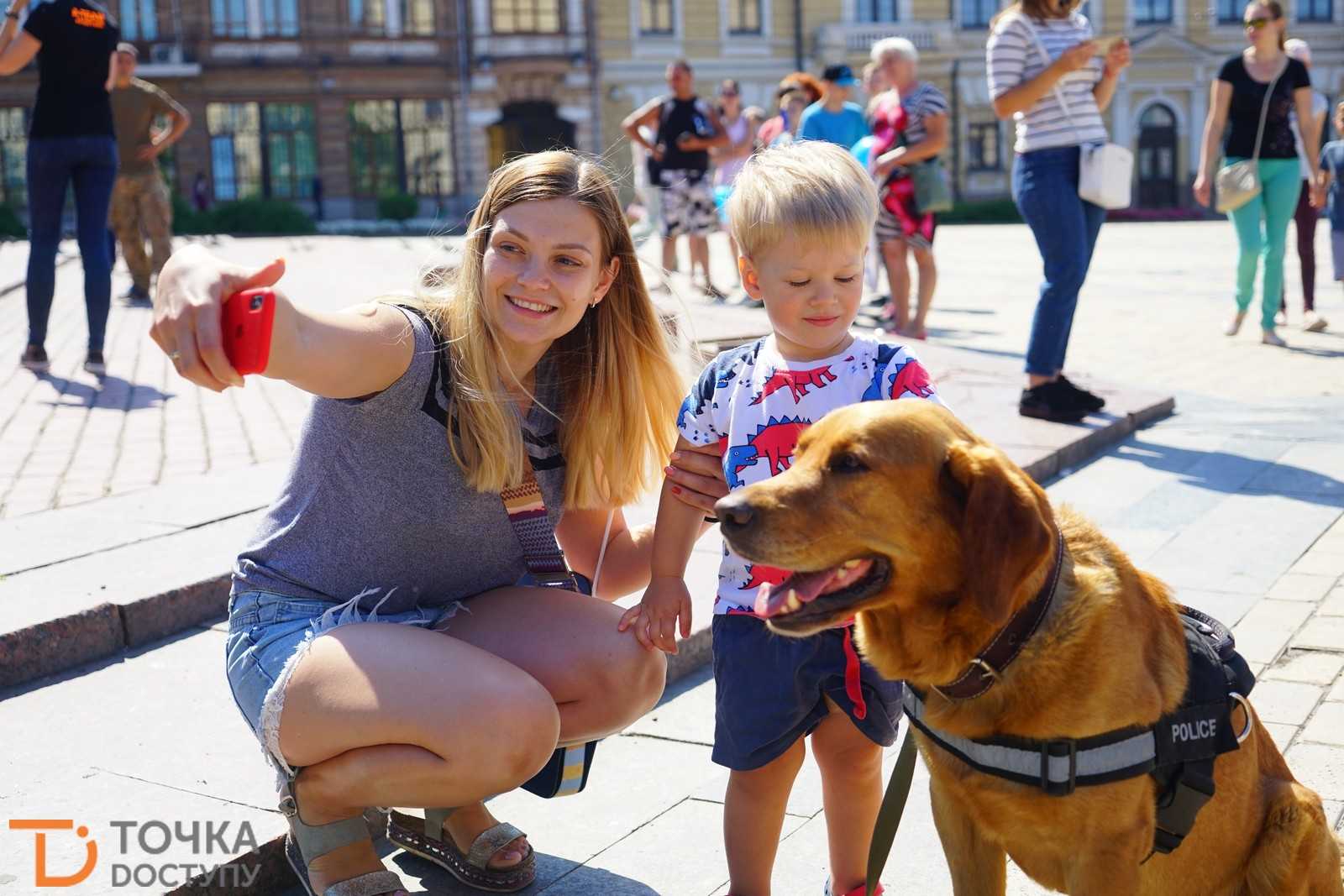На центральній площі Кропивницького святкують річницю створення Нацполіції (ФОТО) (фото 24)
