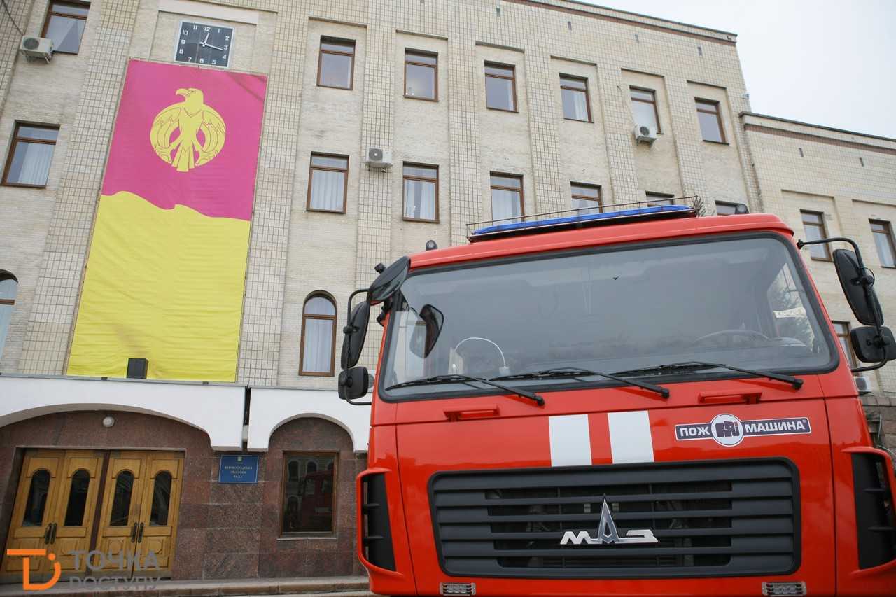 Рятувальникам Кіровоградщини вручили чотири нові пожежно-рятувальні автівки (ФОТО) (фото 22)