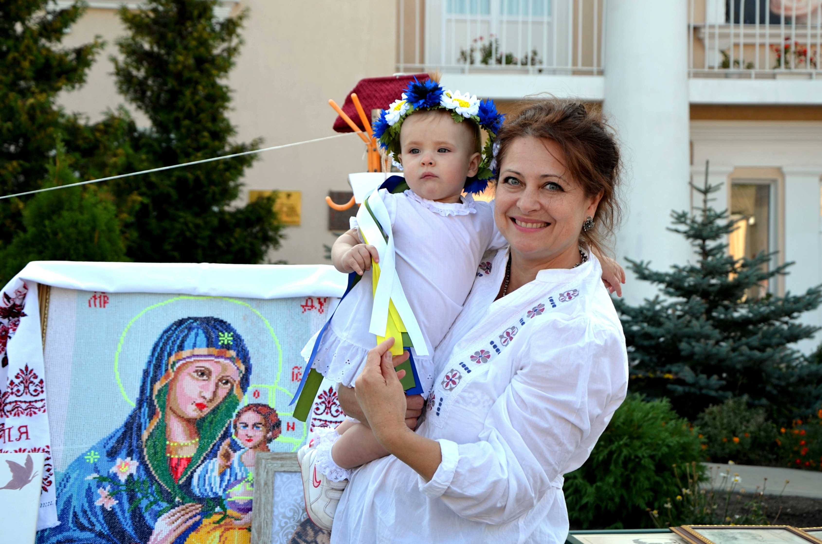 Картини, іграшки, дитячі речі: в кропивницькому пологовому будинку презентували виставку... (фото 27)