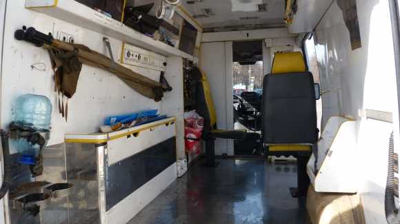 Волонтери з Кіровоградщини відправили на передову в АТО відремонтовану "швидку"... (фото 2)