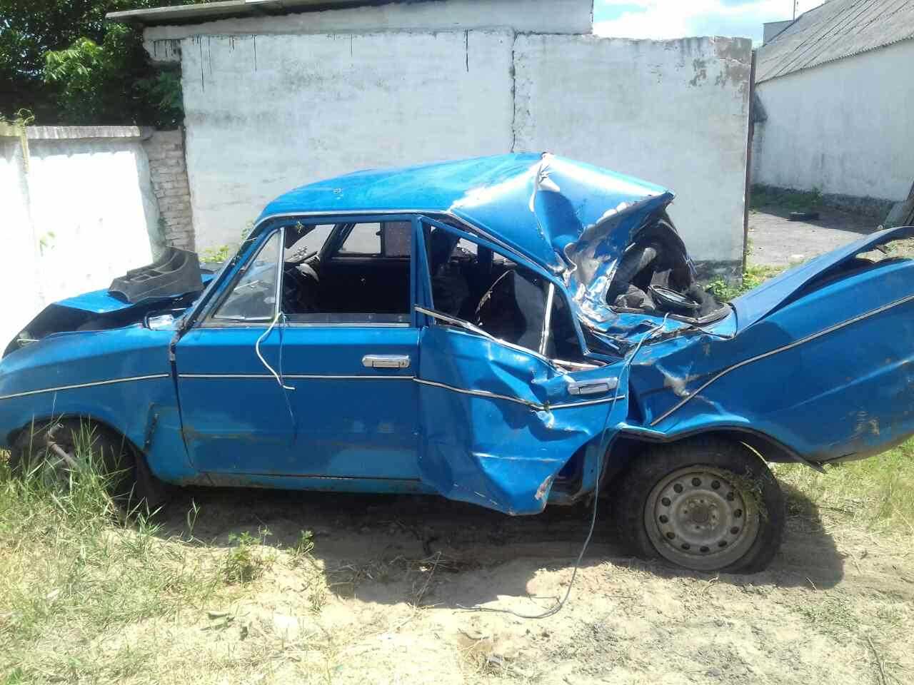 На Кіровоградщині авто з п'яним водієм потрощилось у кюветі, пасажирка... (фото 1)