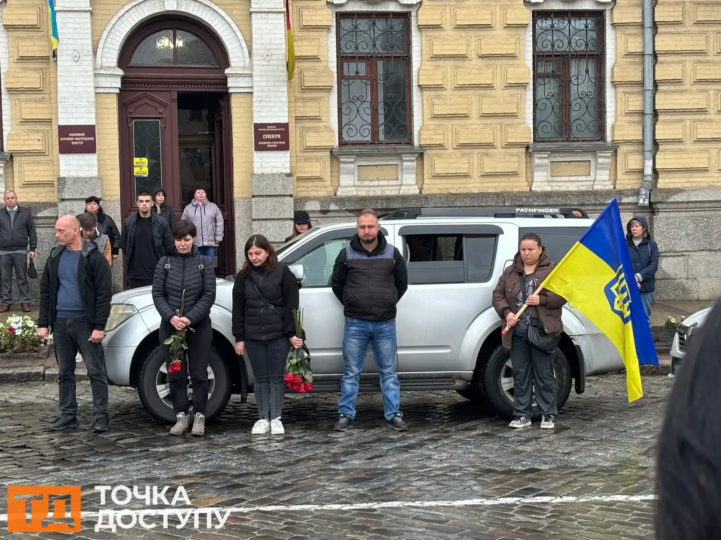 Із Сергієм Івановим та Андрієм Зелінським попрощалися у Кропивницькому: в центрі зупинився траурний кортеж