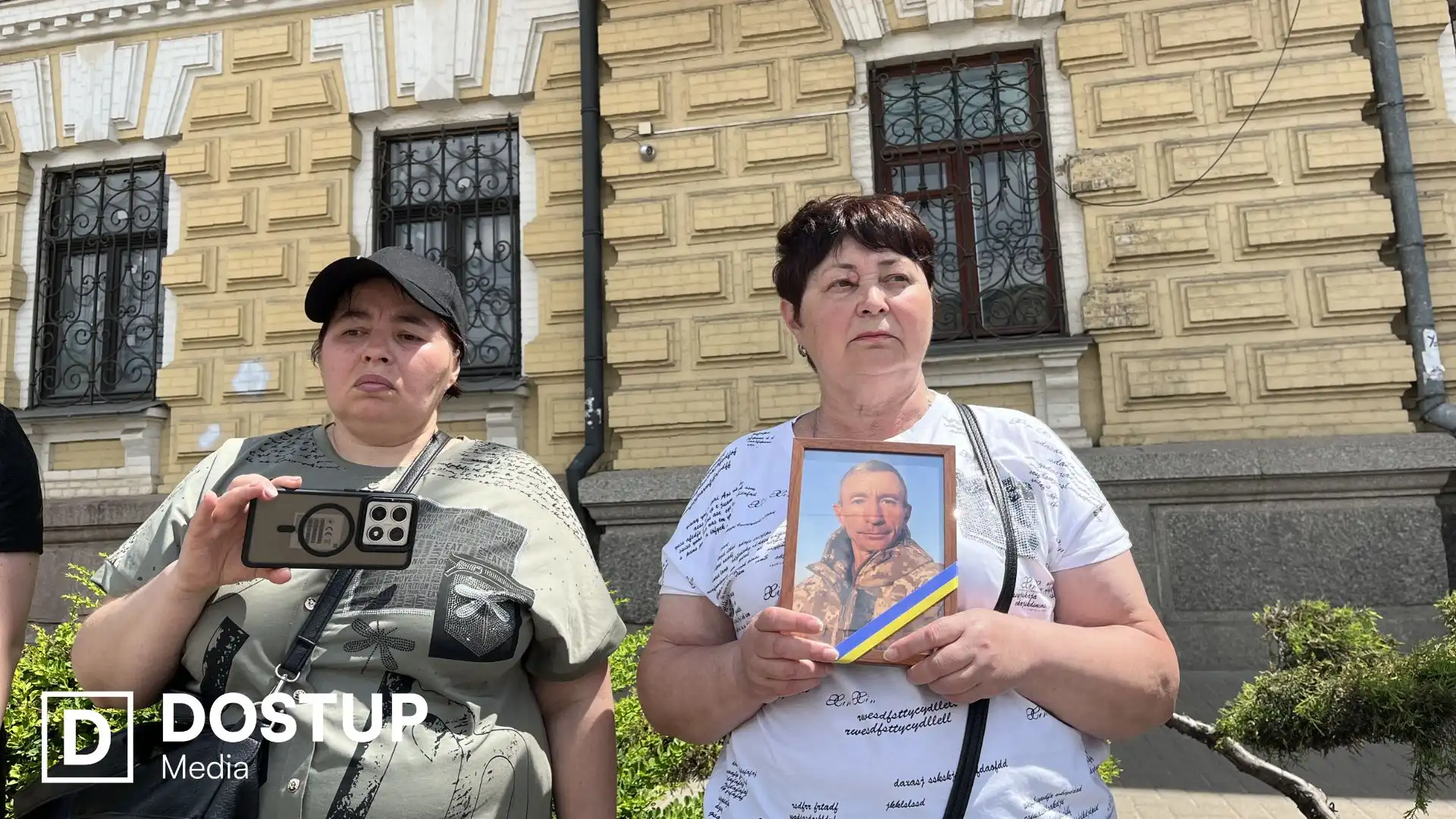 "Вшанувати загиблих і нагадати про їхній внесок": у Кропивницькому відбувся автопробіг до Дня Героїв