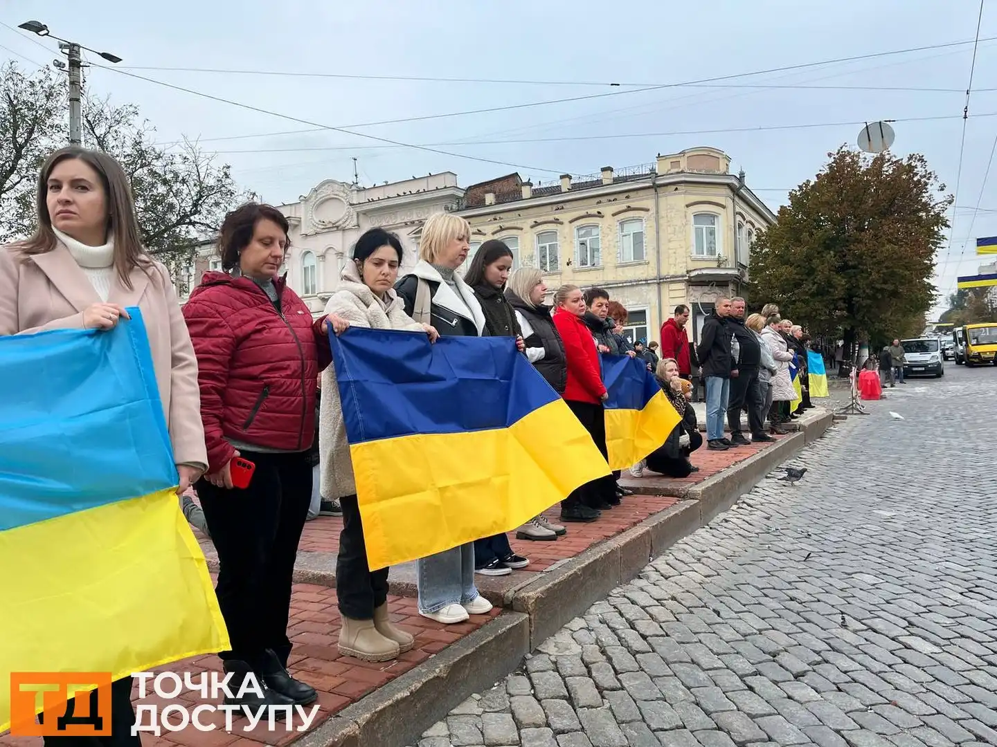 Із захисником Дмитром Шиловим попрощалися у Кропивницькому: містом проїхав траурний кортеж