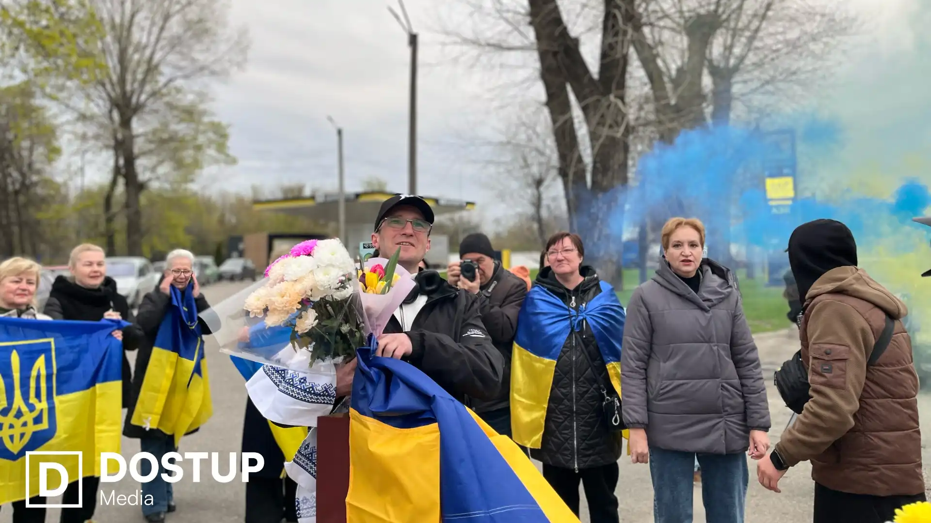 “Не віриться, що я вдома”: у Кропивницькому зустріли звільненого з полону захисника Євгена Коденця