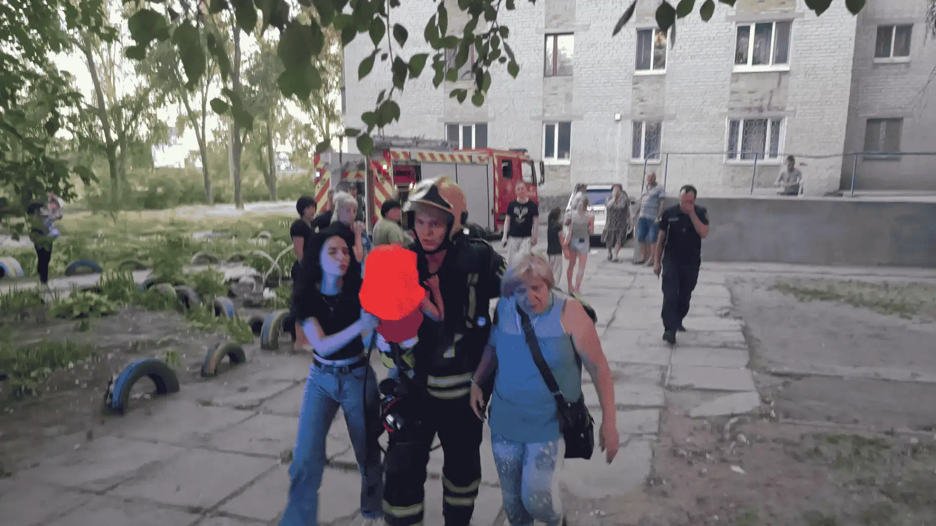 з квартири в Олександрії, де сталася пожежа, врятували жінку з дитиною