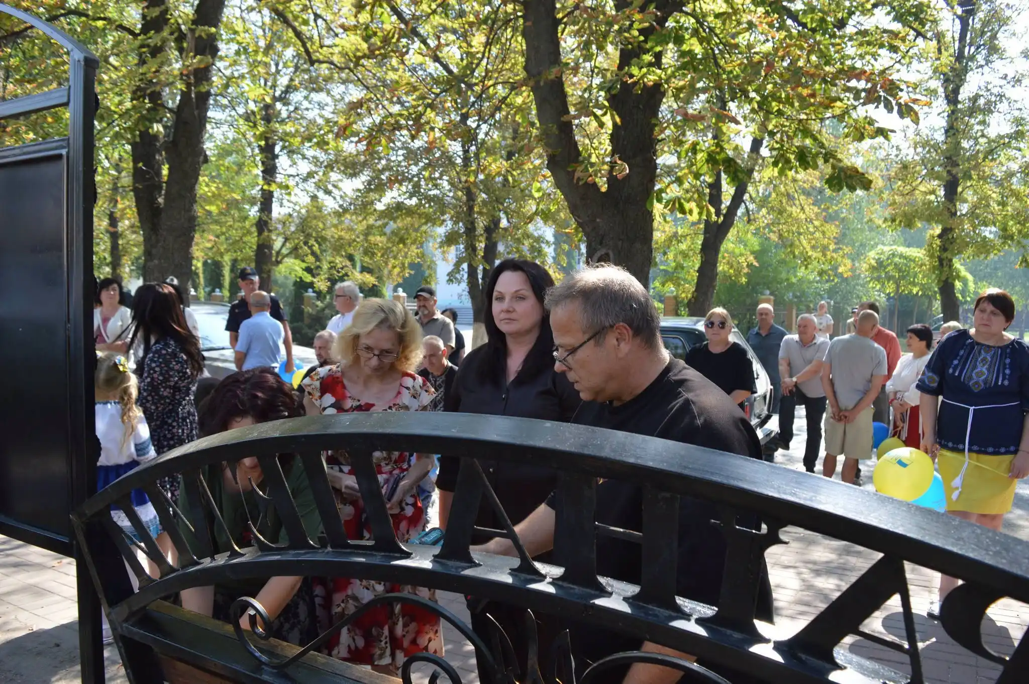 В громаді на Кіровоградщині відкрили лавку пам’яті загиблих захисників