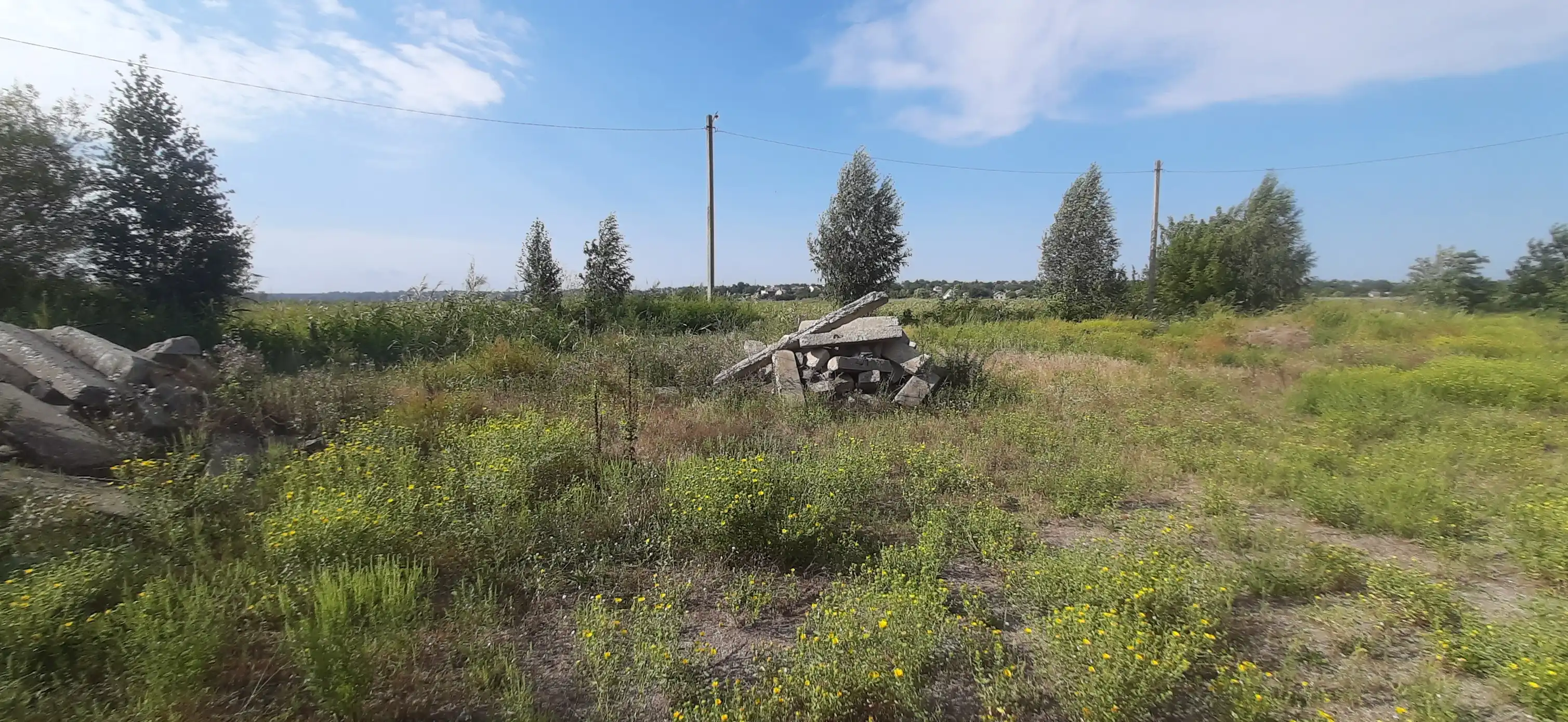 Будівельне сміття у прибережній смузі Інгулу