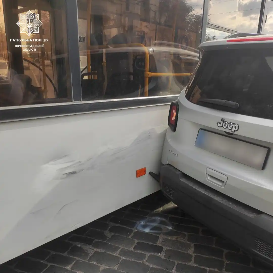 Пасажирський автобус потрапив у ДТП в Кропивницькому