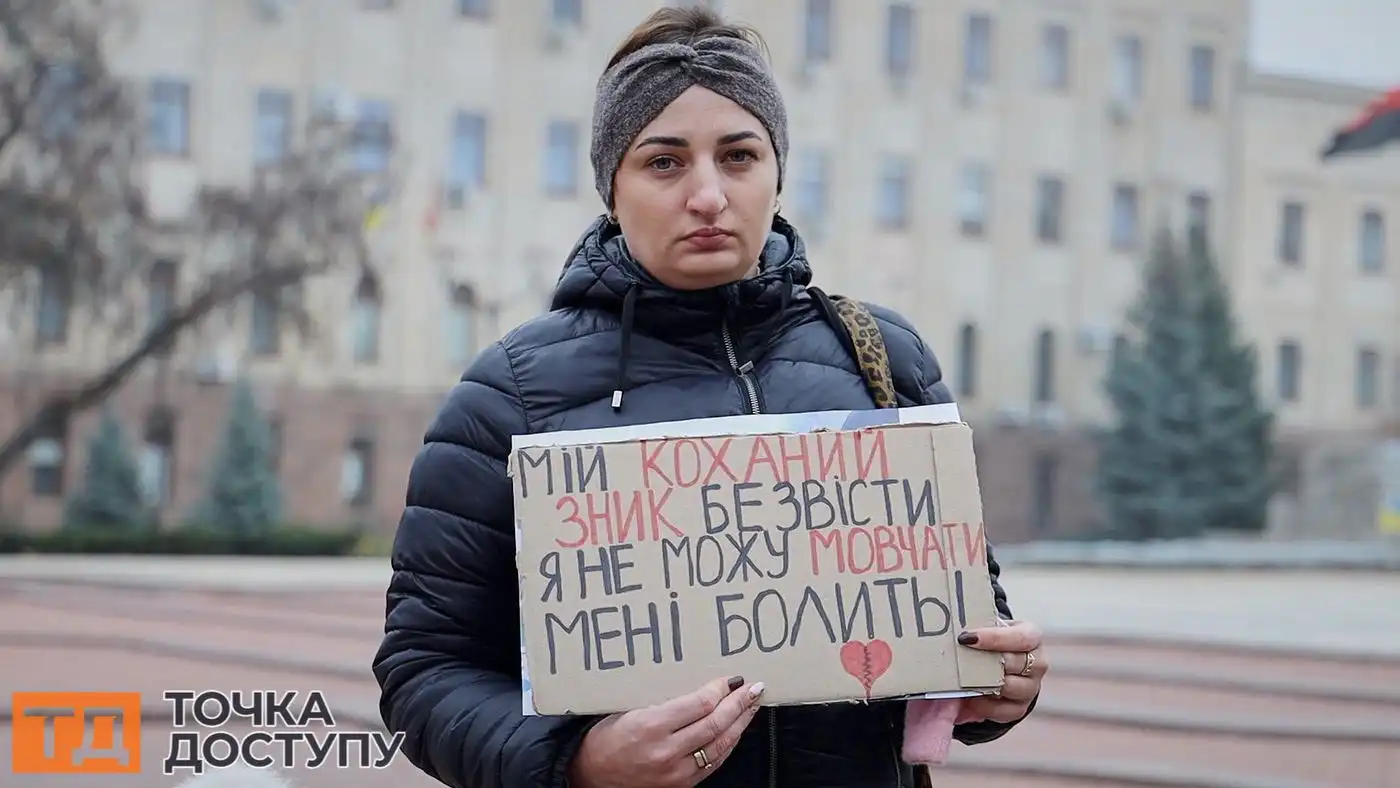 Олена майже на кожну акцію малює новий плакат