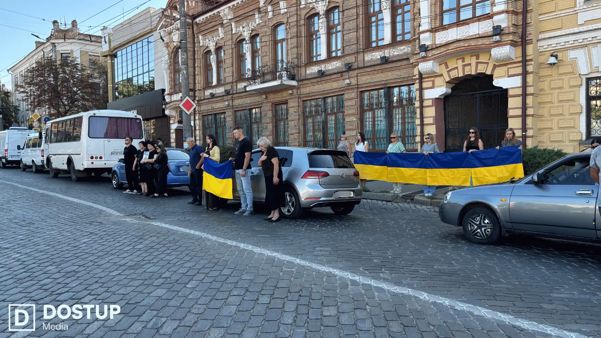 З чотирма військовими попрощалися у Кропивницькому 25 серпня: у центрі зупинився траурний кортеж