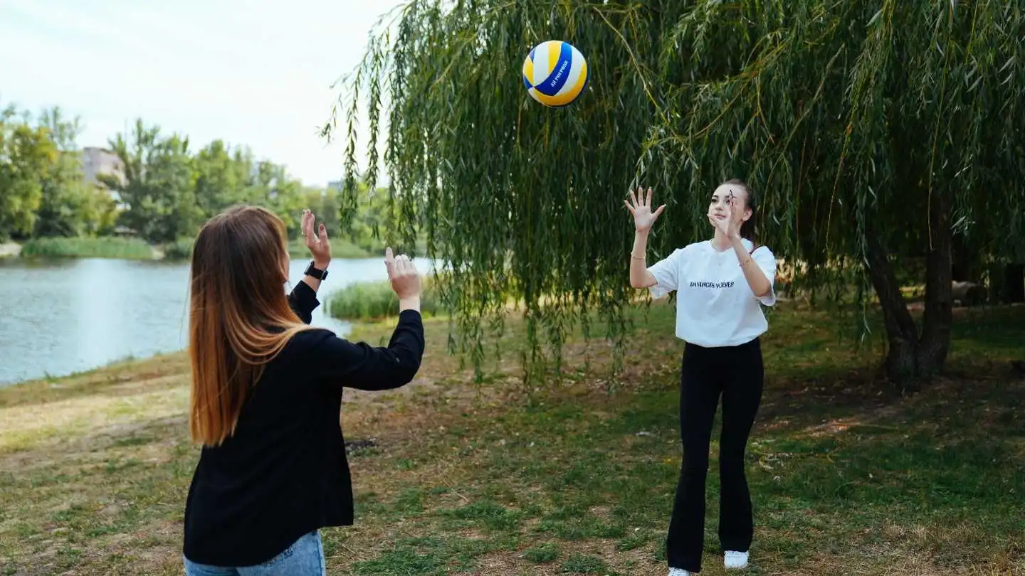 На Ковалівському пляжі створили простір для відпочинку “Ментальний оазис”