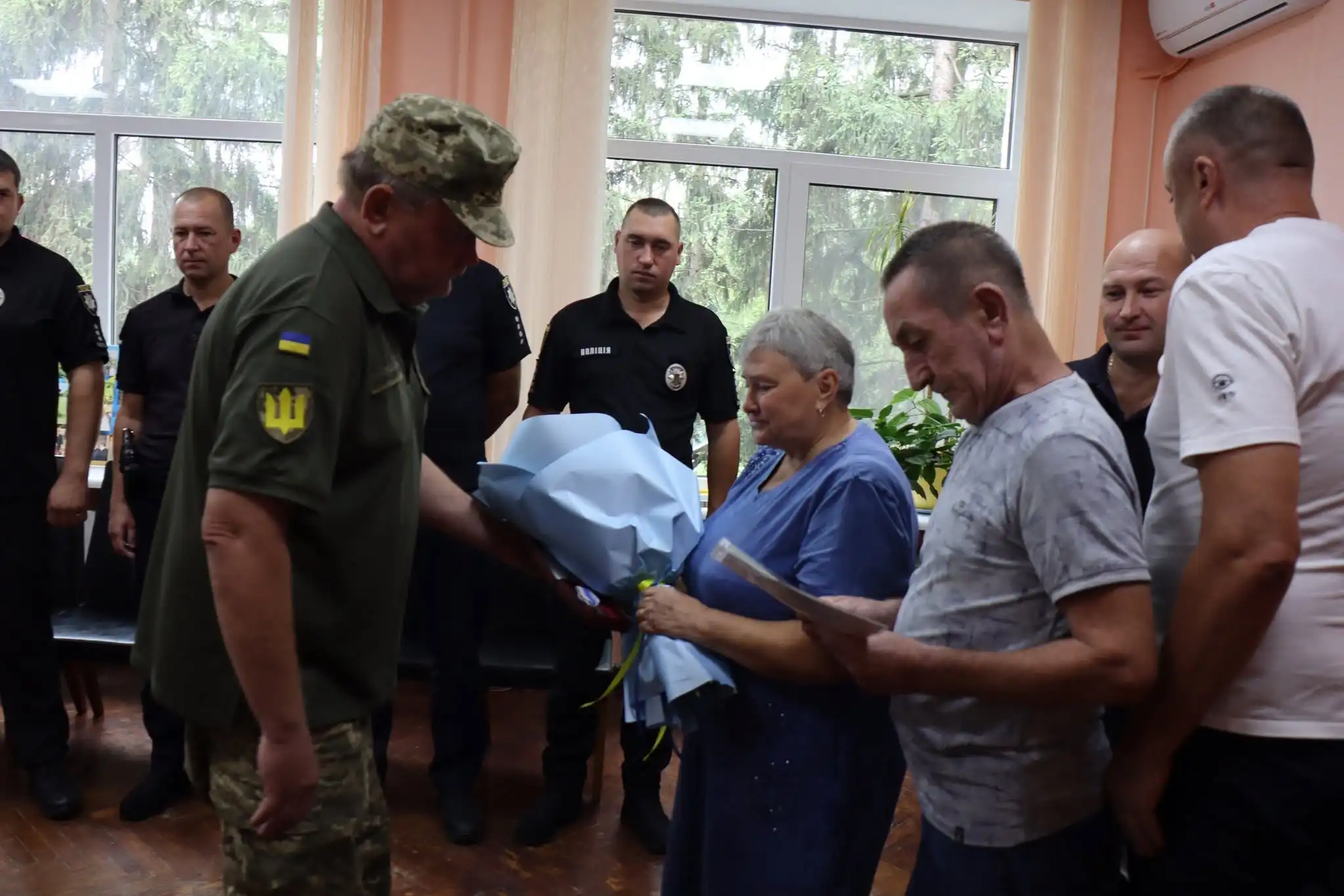 Батькам загиблого захисника з Онуфріївки передали посмертну нагороду сина
