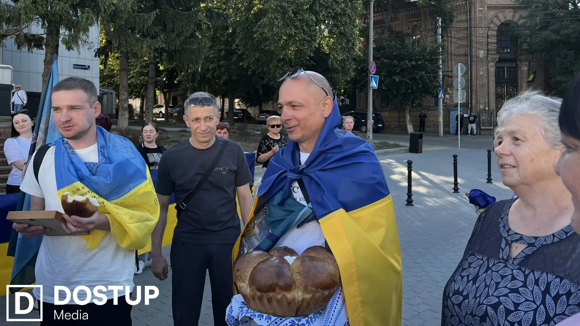У Кропивницькому зустріли двох звільнених з полону захисників