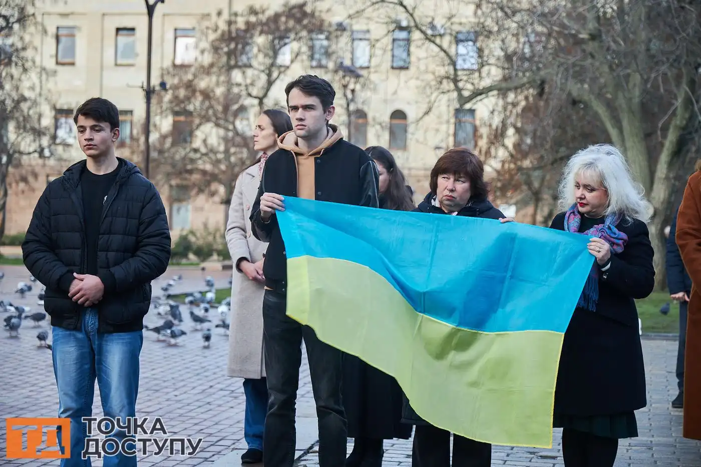 Жителі міста разом схилили голови, прощаючись із чотирма захисниками України.