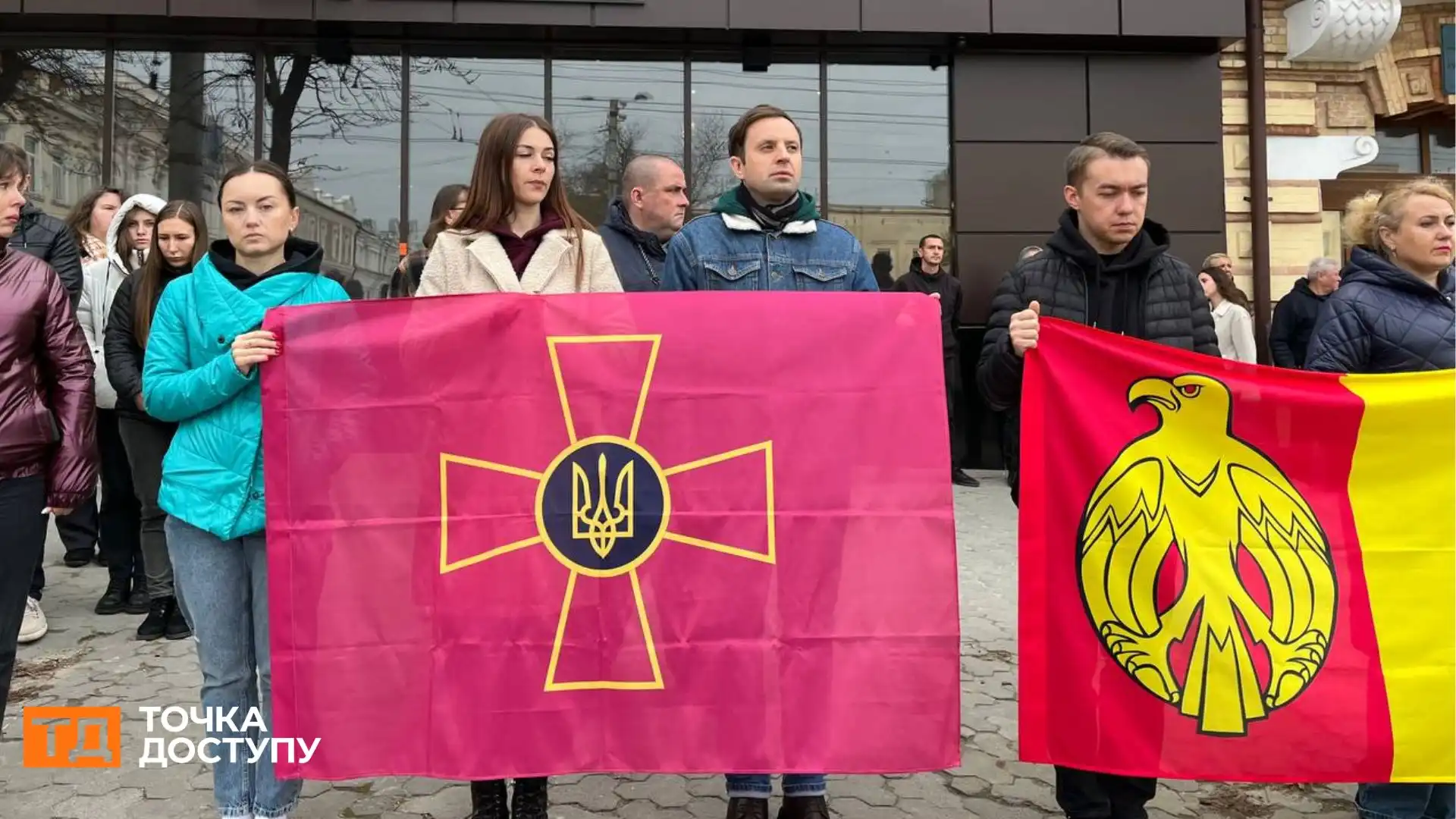 У Кропивницькому прощалися з Віталієм Пoпoвичем та Михайлом Бандурком: містом проїхав траурний кортеж