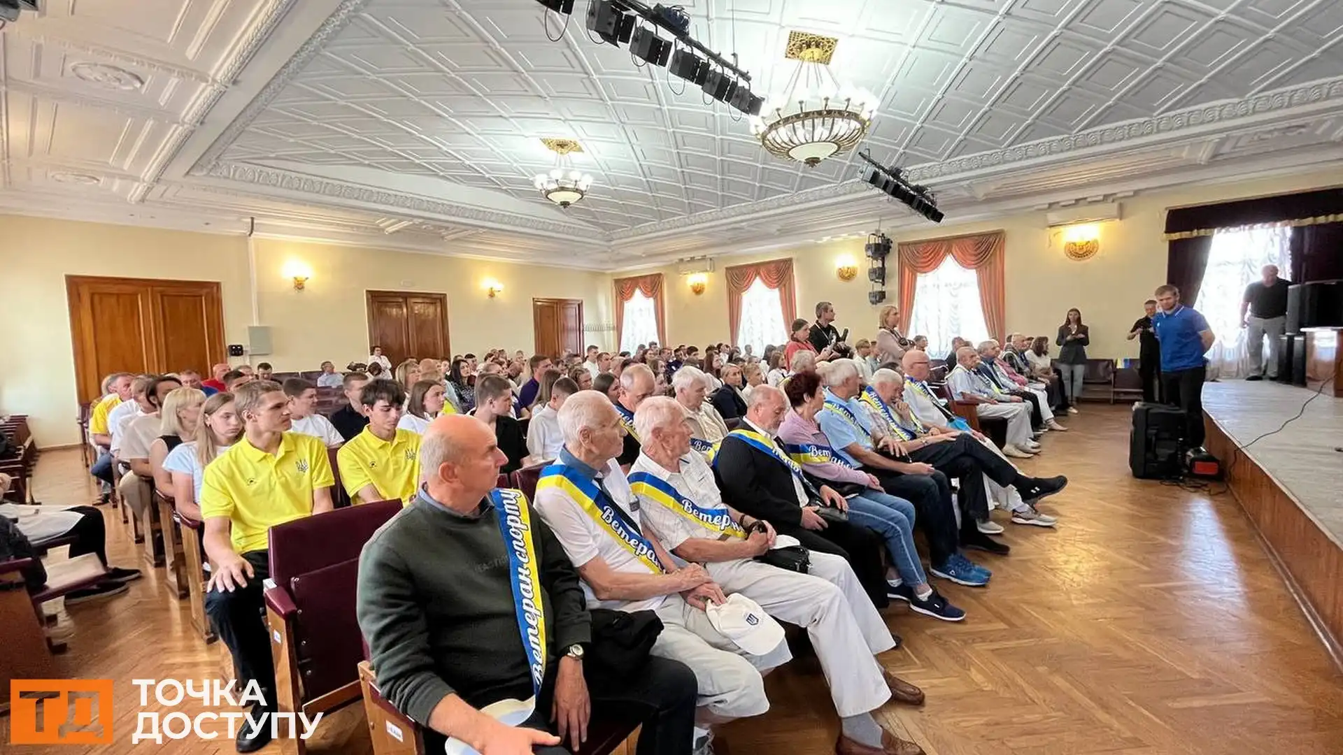 Вперше спортсменам до 18 років у Кропивницькому вручили гроші сертифікати