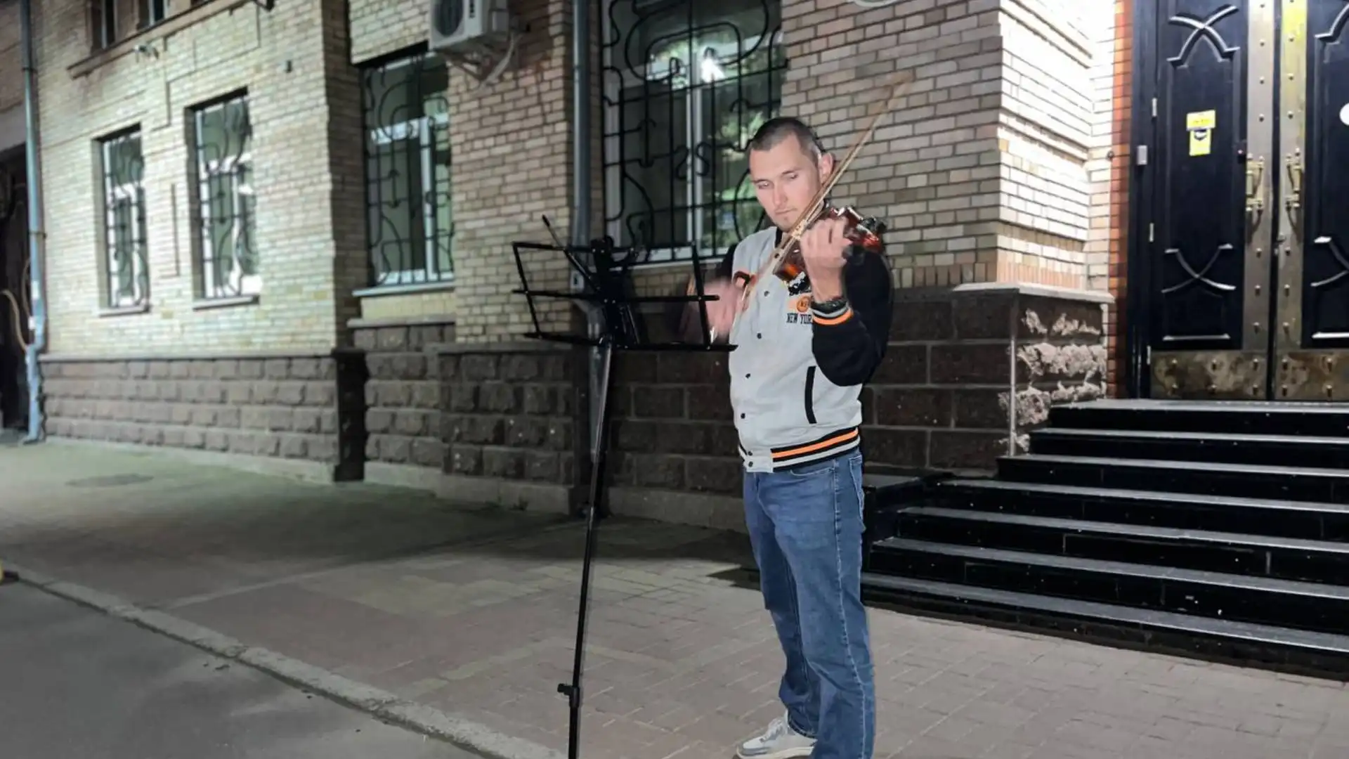 Закохані в Кропивницький: вуличні музиканти міста – хто вони й що про них відомо