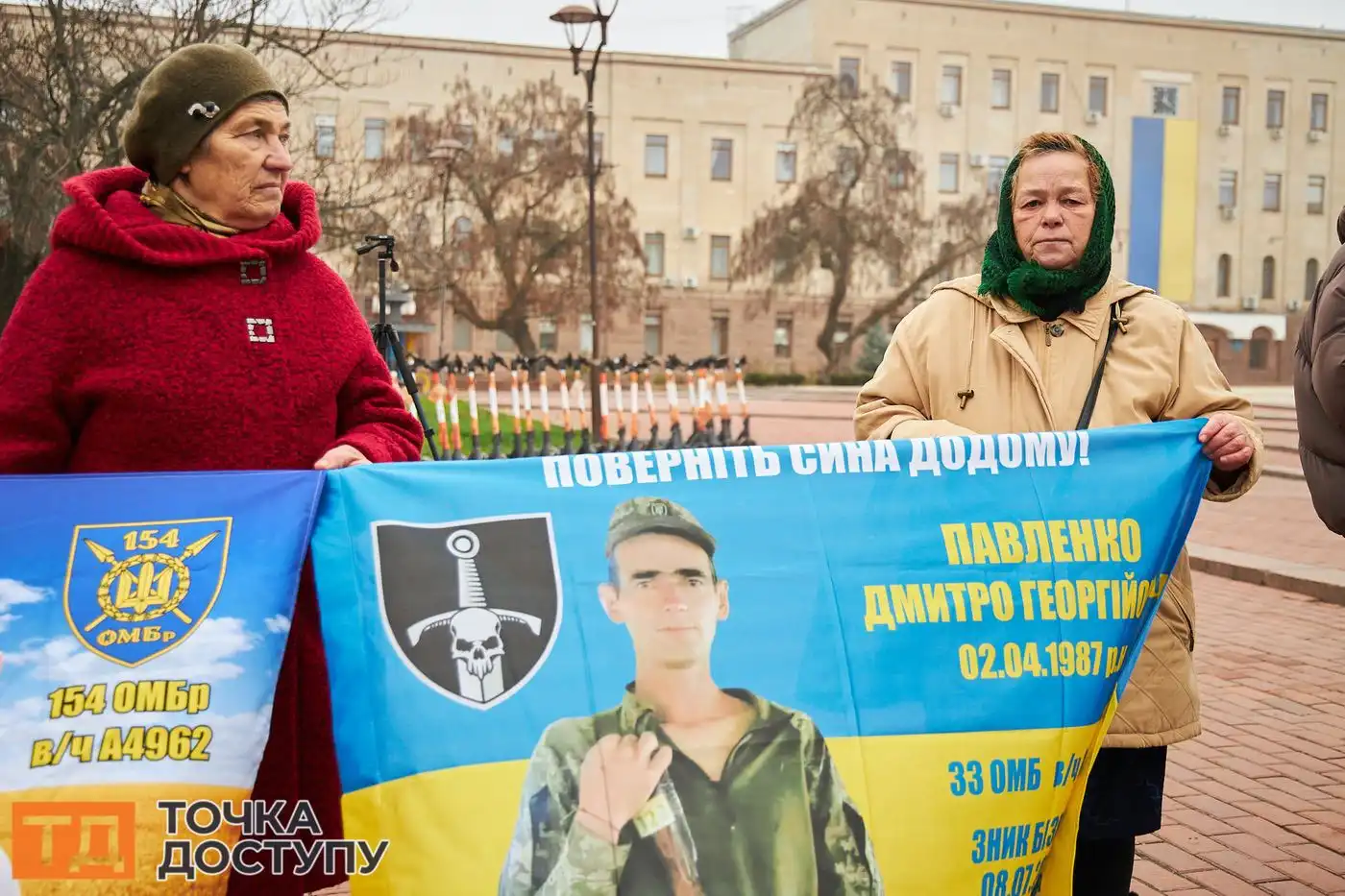 Олександра Павленко прийшла на акцію зі світлиною сина — Дмитра Павленка