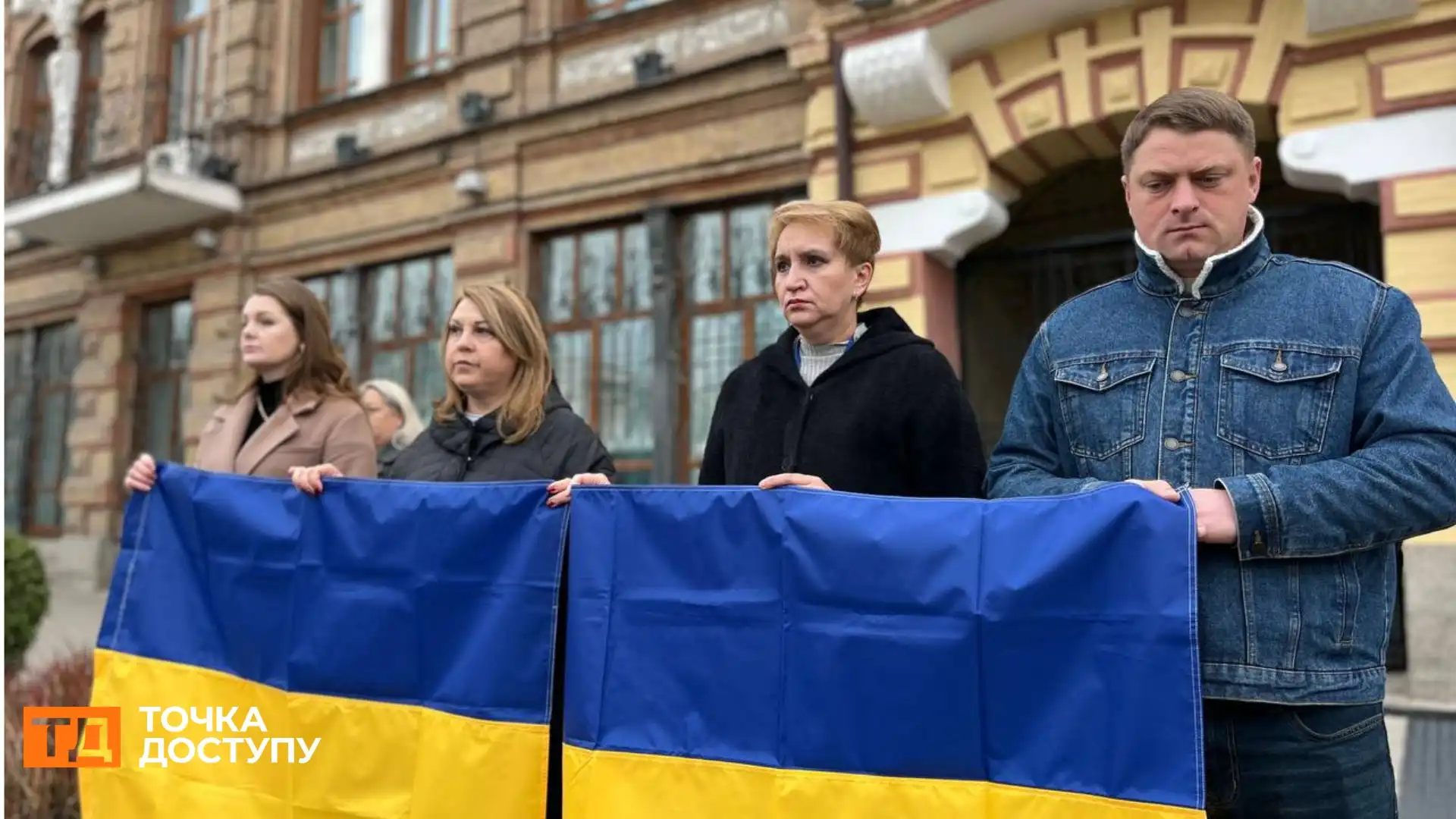 У Кропивницькому прощалися з Віталієм Пoпoвичем та Михайлом Бандурком: містом проїхав траурний кортеж