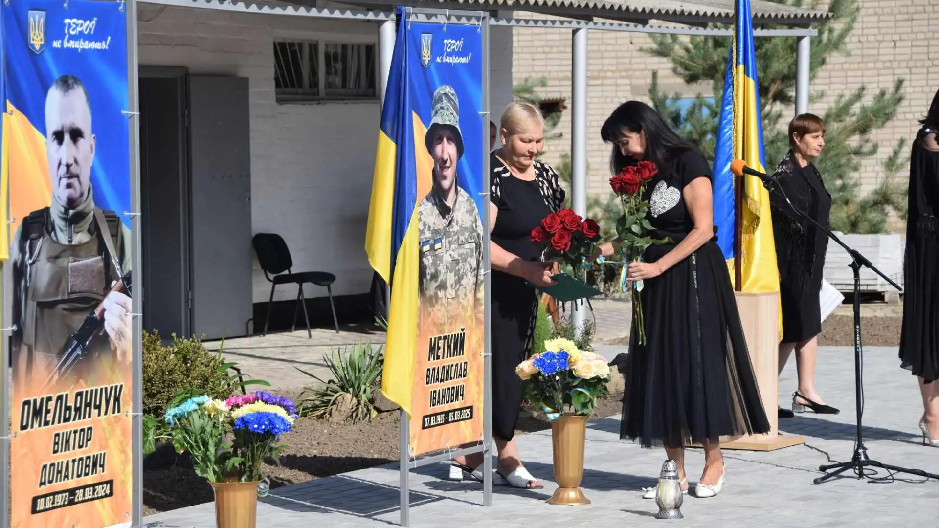 Дві Алеї слави відкрили у селах Петрівської громади