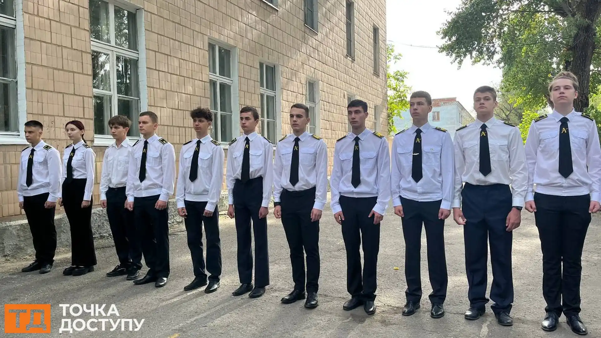 У Кропивницькому відкрили меморіальну дошку льотчику, який загинув у повітряному бою над містом