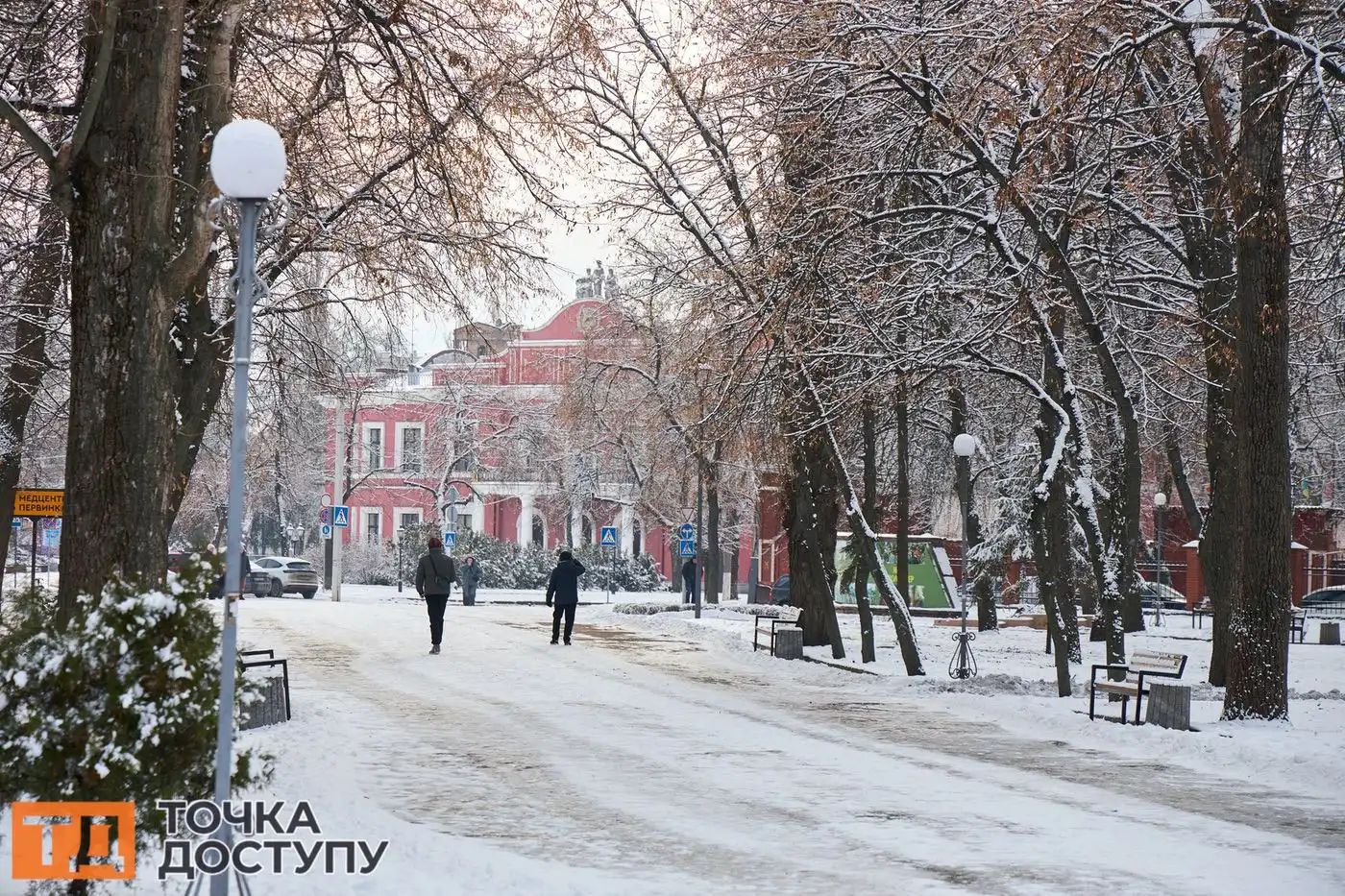 Засніжений Кропивницький вражає красою історичних будівель узимку.