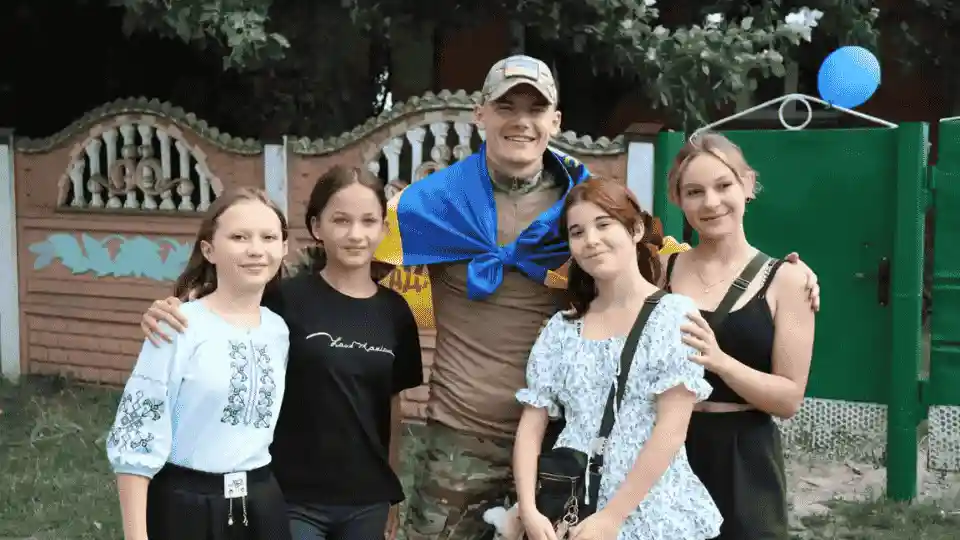 Двох захисників, які повернулися з полону, зустріли у громадах на Кіровоградщині