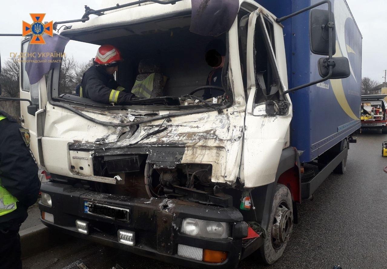 ДТП у Новгородці, дві вантажівки