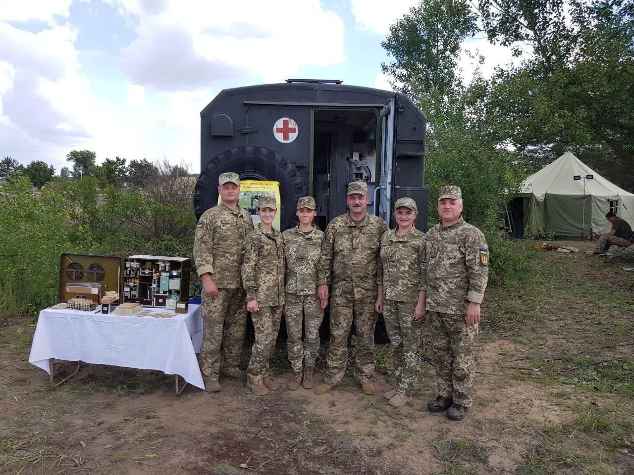 Віталій Безкоровайний з побратимами