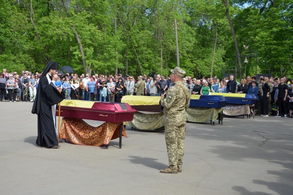 Прощання із загиблими військовими у Кропивницькому