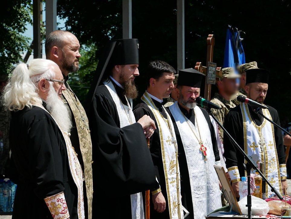 Архієпископ Марк на похованні українського військового з Кіровоградщини Віктоpа Беpдника