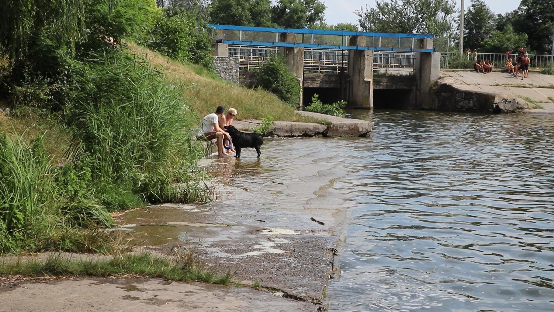 Відпочинок біля води