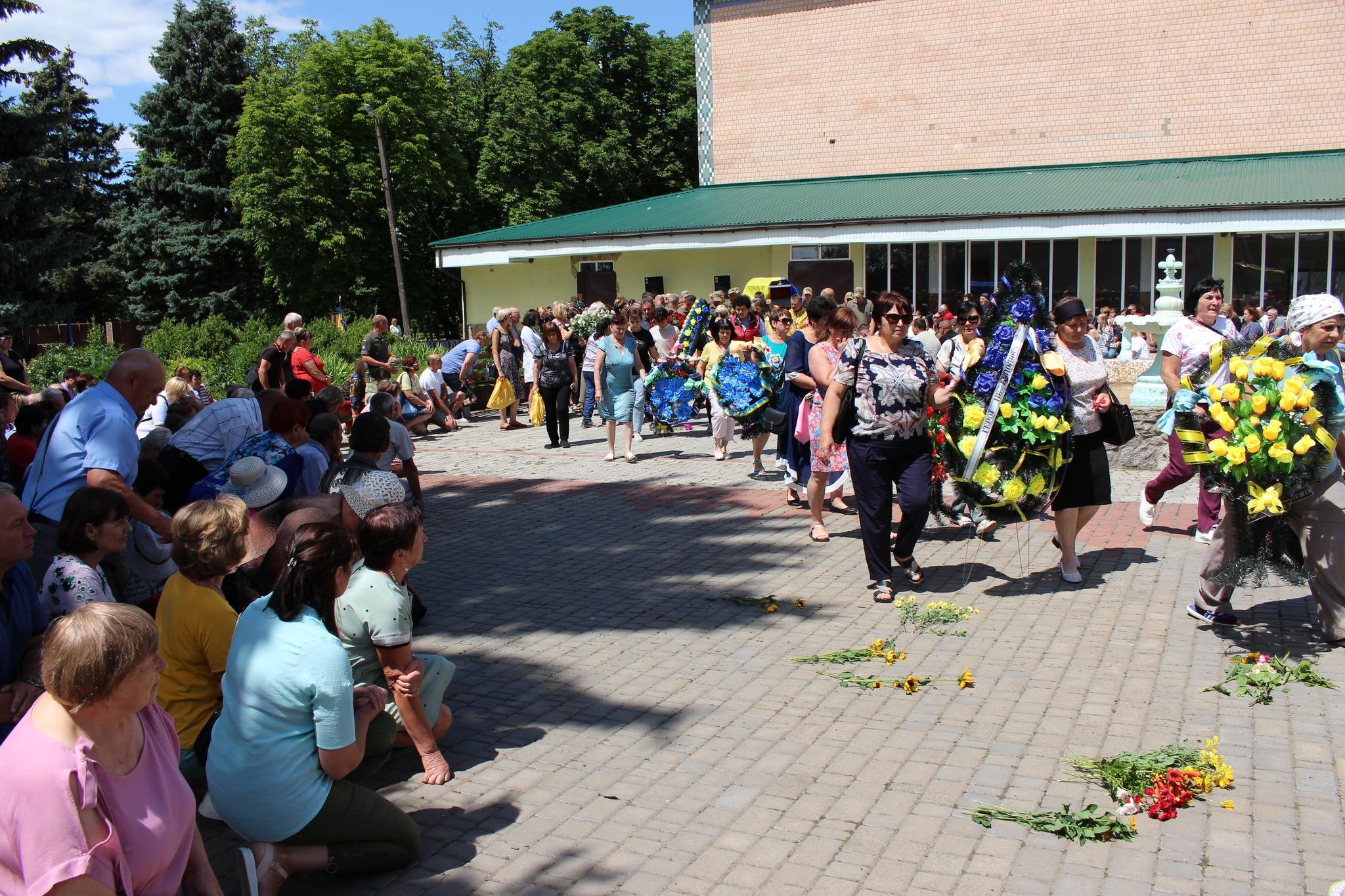 Поховання військового в Добровеличківці