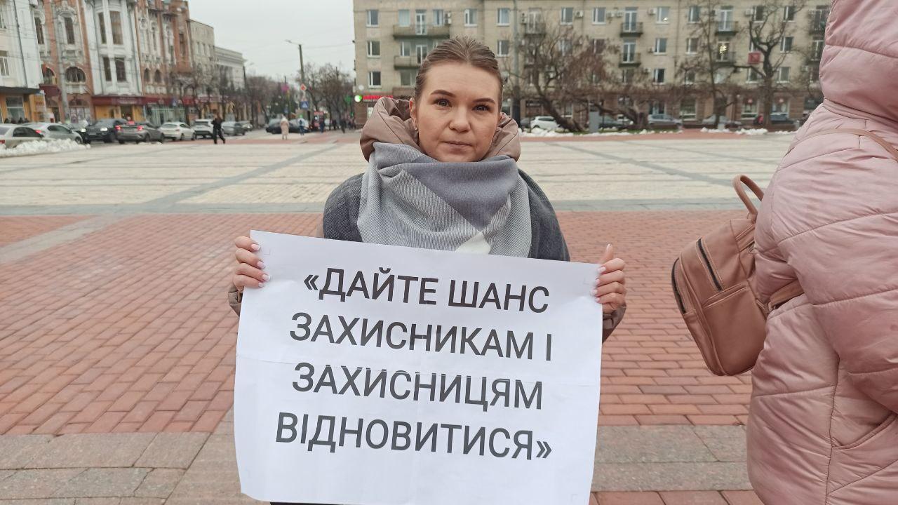 Ольга Коденець учасниця мирної акції протесту у Кропивницькому