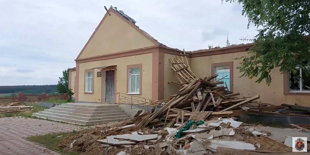зруйнований будинок культури у селі Мала Олександрівка на Херсонщині
