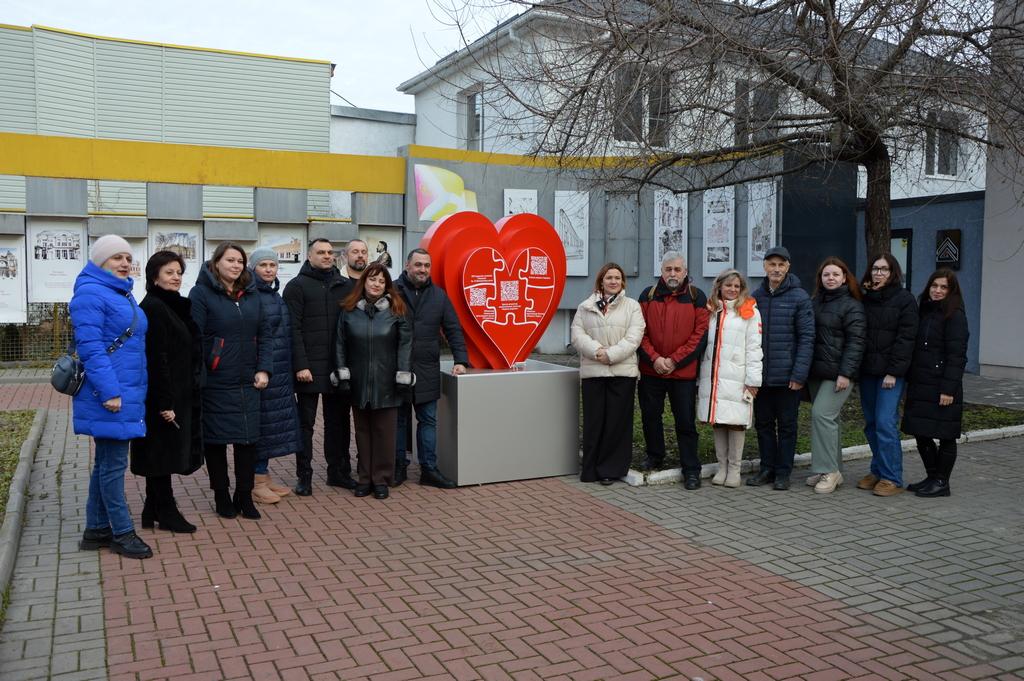 інсталяцію у втгляді серця встановили у центрі Кропивницького