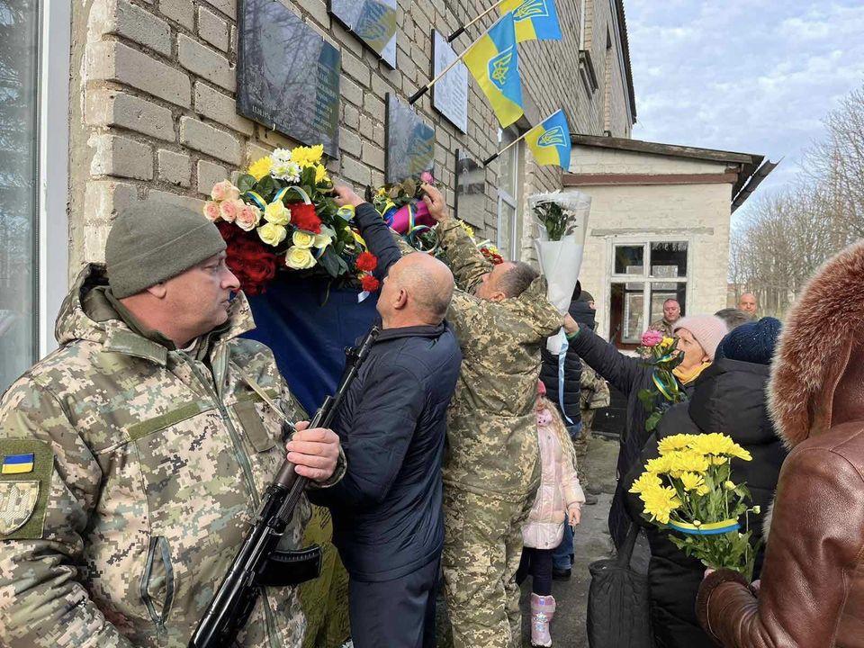 меморіальні дошки на честь загиблих у війні військових, Новгородка