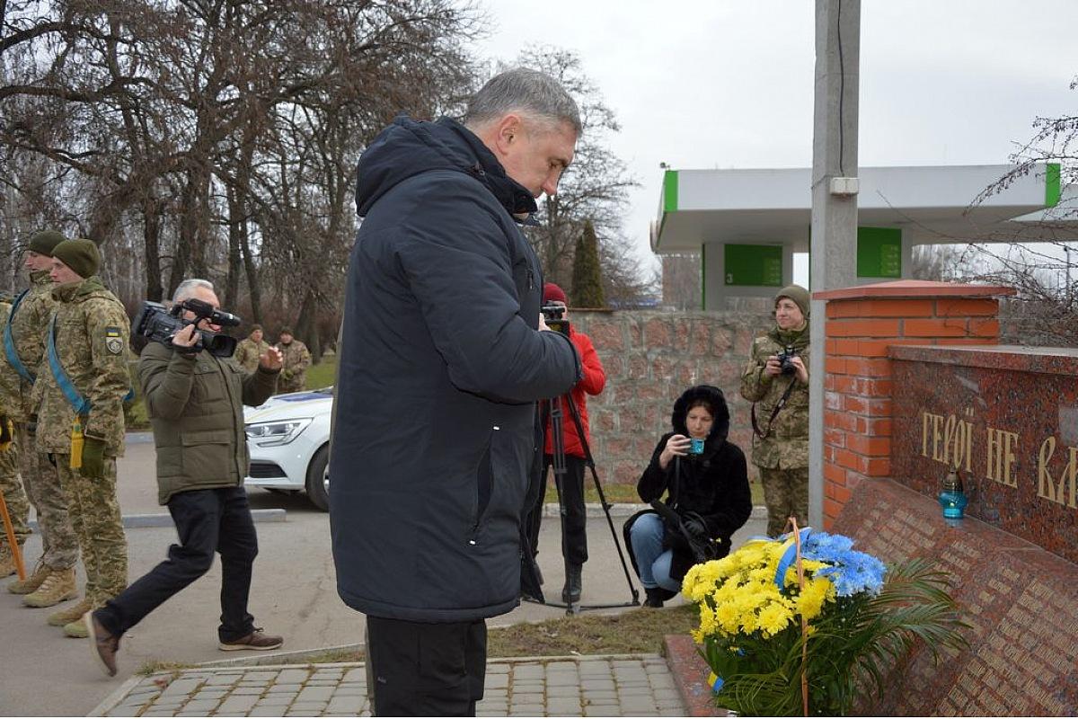 Вшанування пам’яті на Рівнянському кладовищі 24 лютого 2023 року. Фото: Кропивницька міська рада