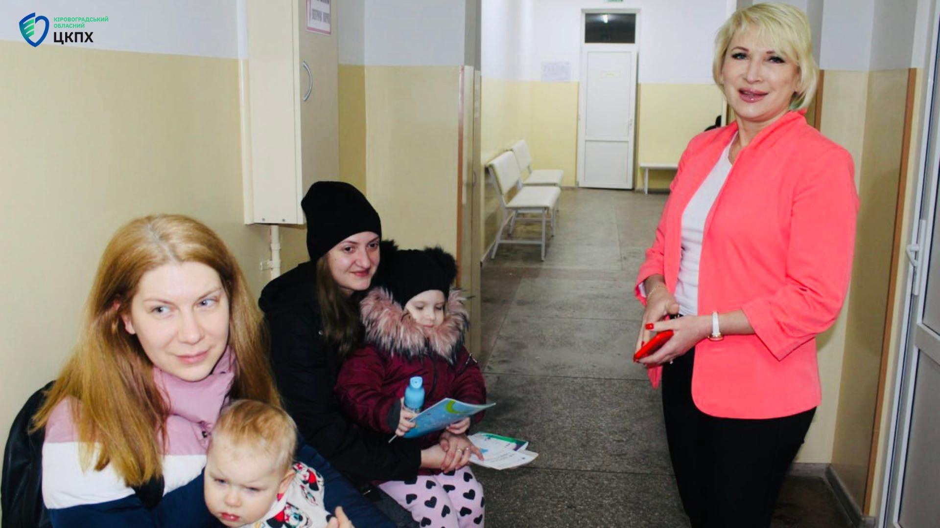 Надія Оперчук говорить з батьками про вакцинацію від кору