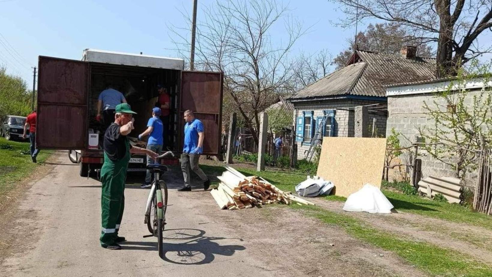 наслідки російського обстрілу у селі в Кіровоградській області