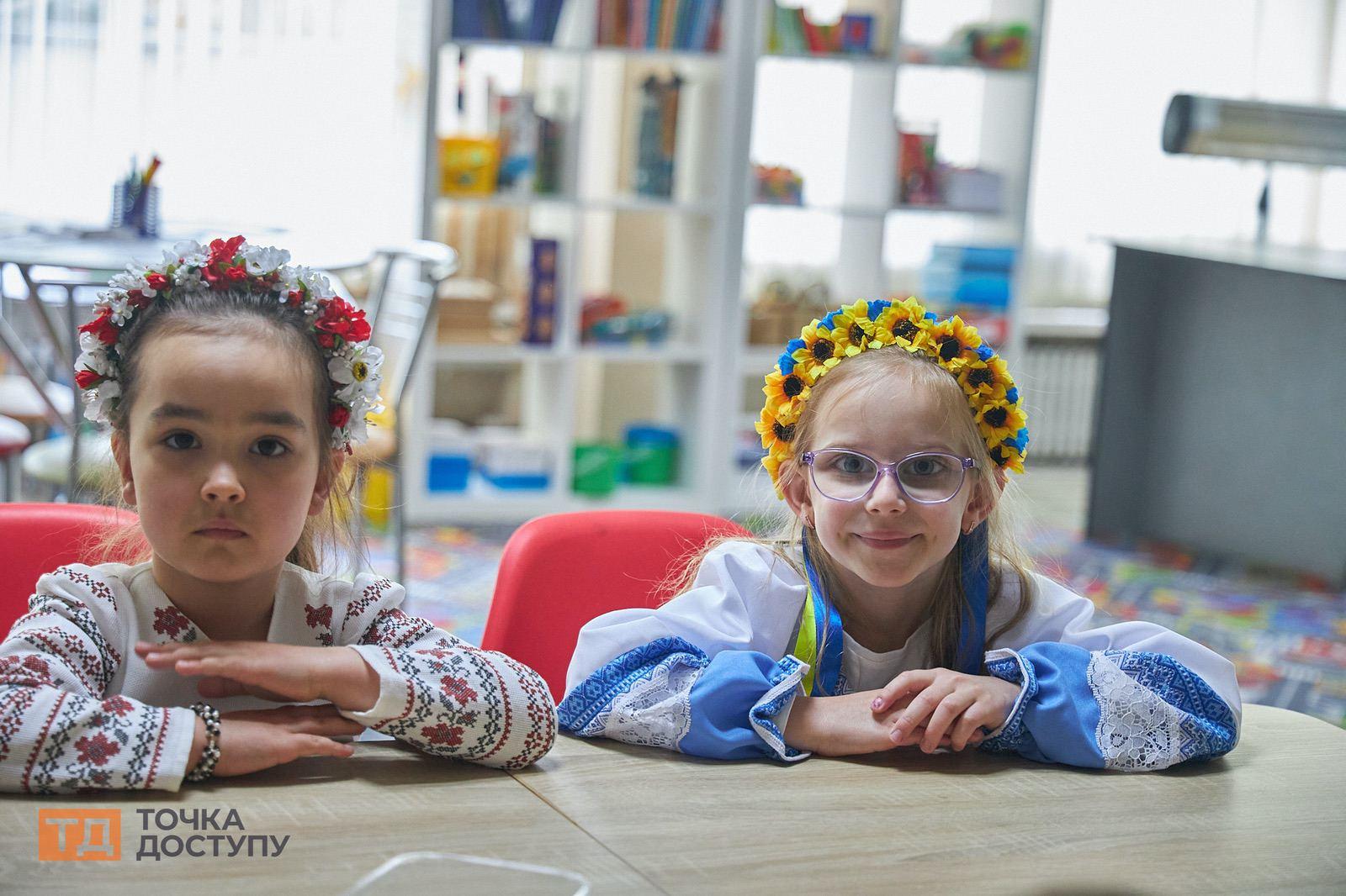 діти у вишиванках бібліотека Чижевскього