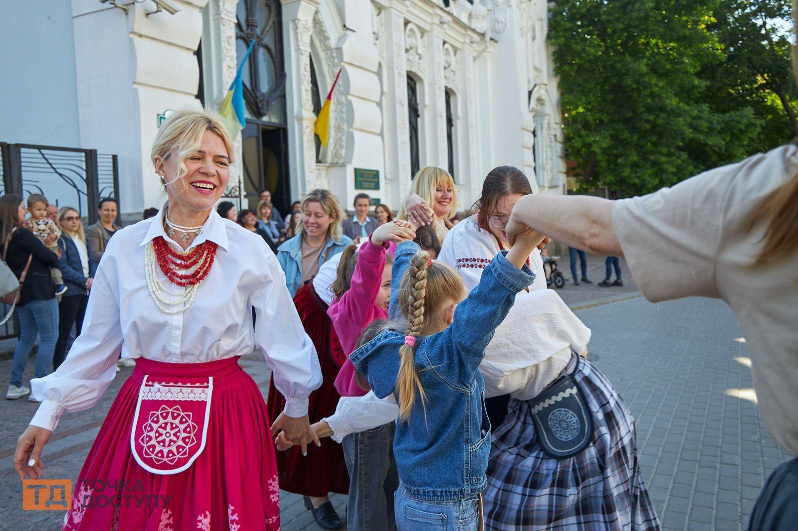 Українські традиційні весняні гуляння Кропивницький