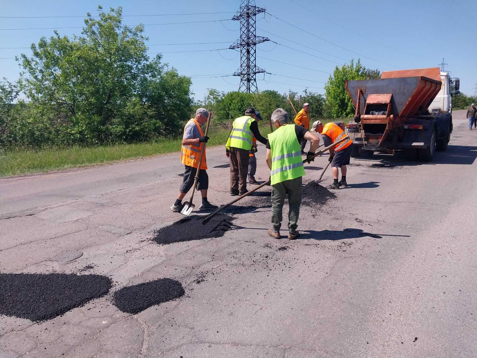 ремонт дороги у селищі Нове Кропивницький