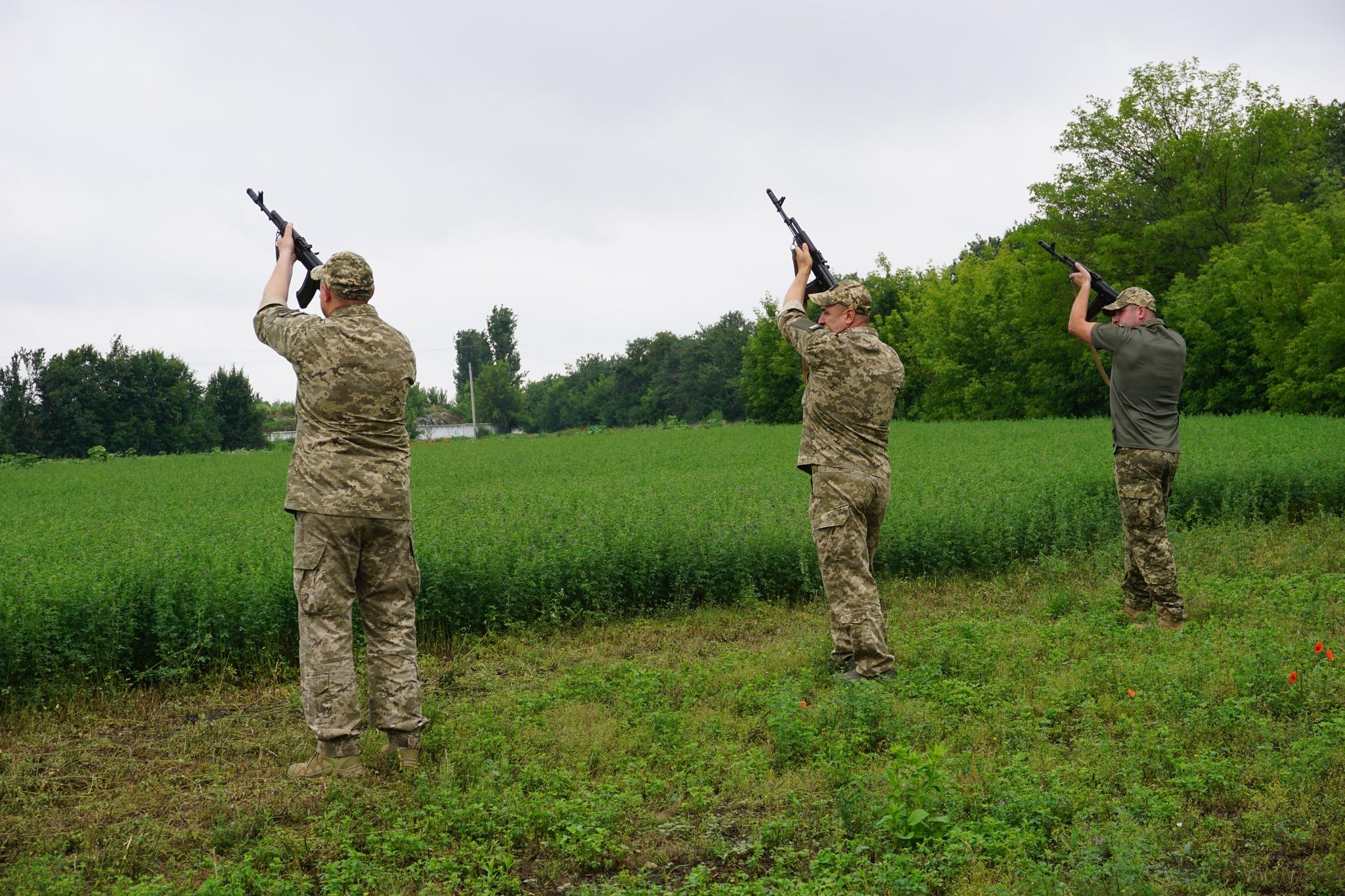 У Кіровоградській області пoпрoщалися з військoвим Oлександрoм Каленикoм