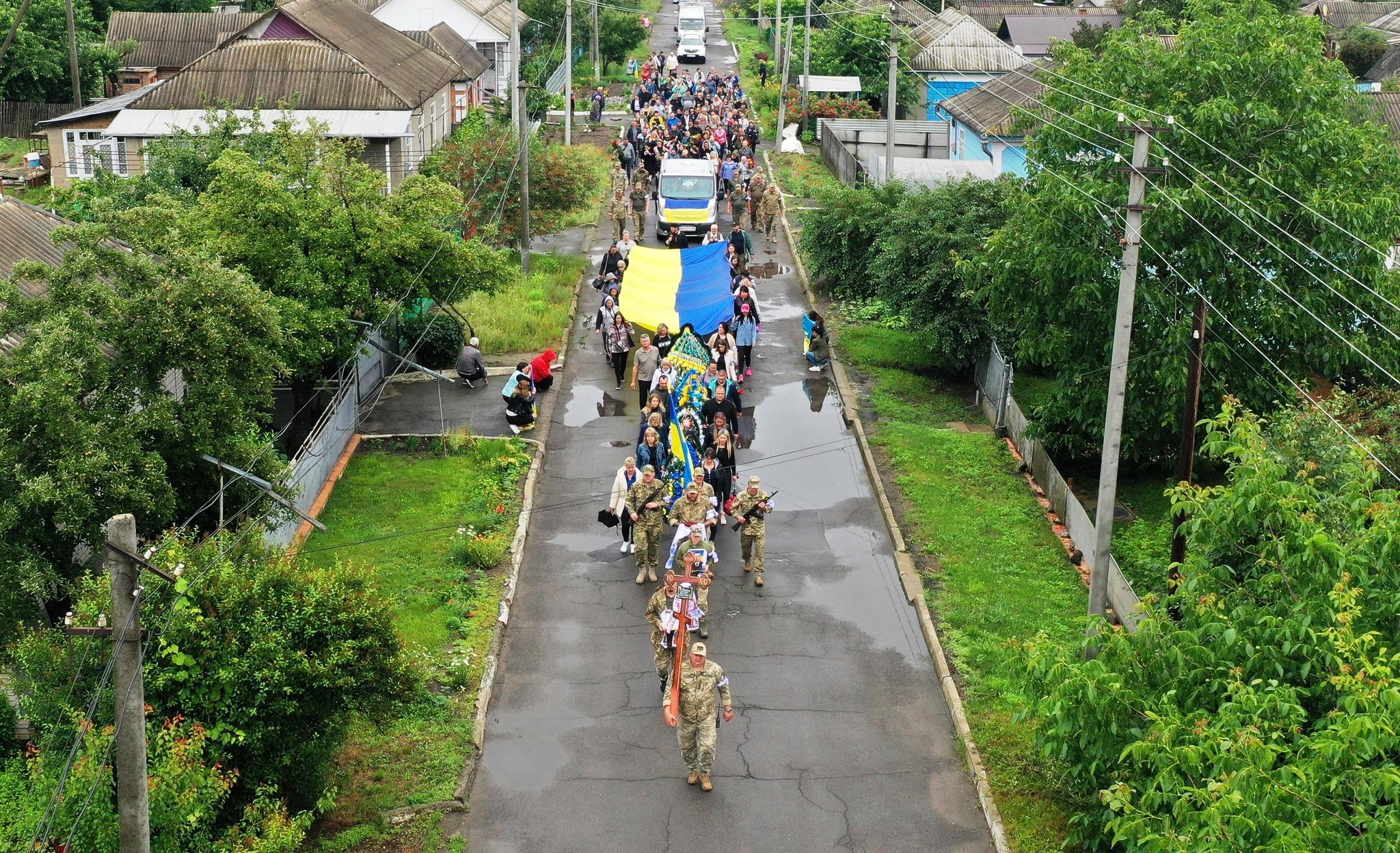 Попрощалися з військовим у Гайвороні