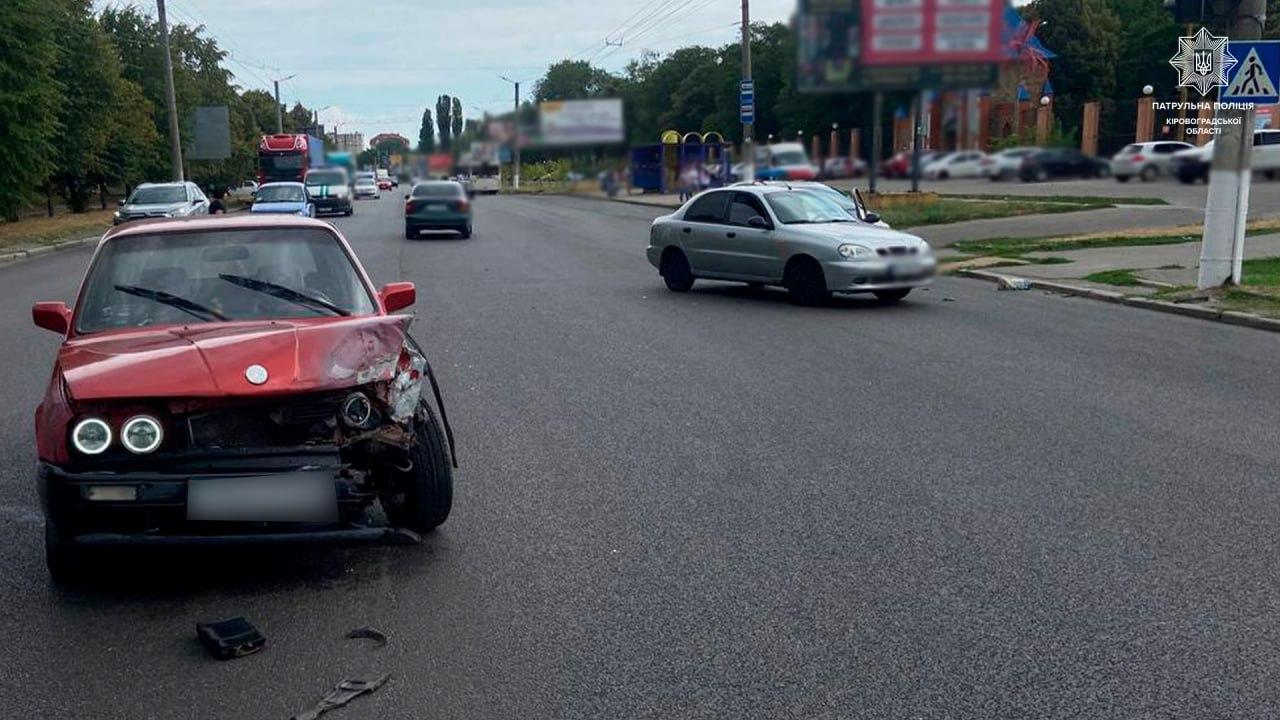 Водій Lanos не пропустив ВMW у Кропивницькому