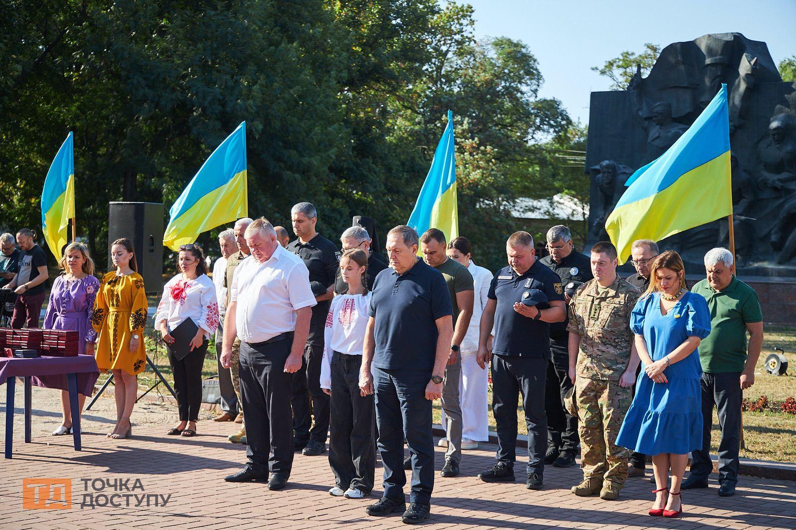 Церемонія покладання квітів на Фортечних валах з нагоди Дня прапора у Кропивницькому