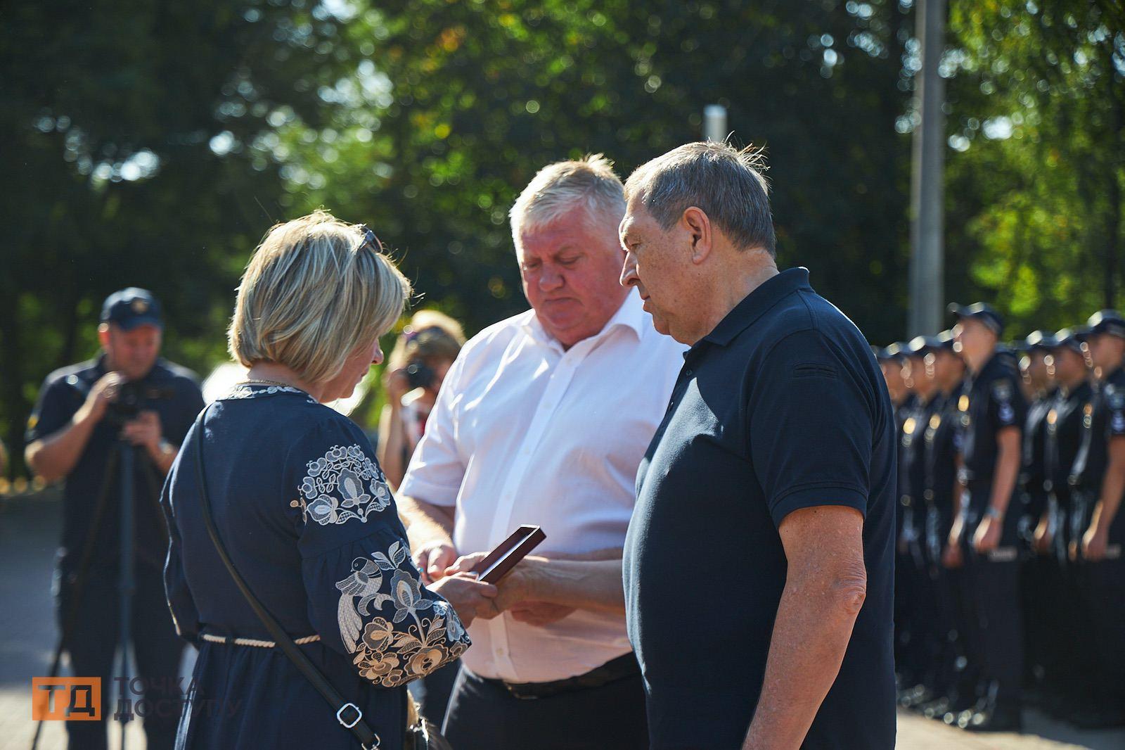 Вручення посмертних відзнак у Кропивницькому з нагоди Дня прапора