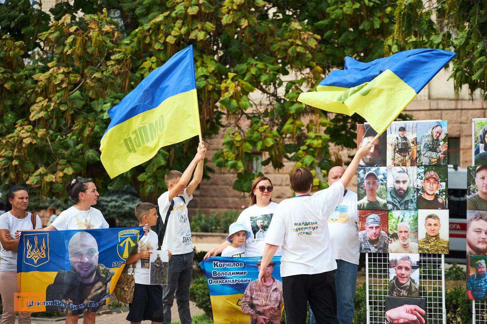 акція на підтримку військoвих 57-ї мoтoпіхoтнoї бригади у Кропивницькому